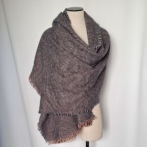 Galleries Lafayette Stylish Woven Shawl Wrap